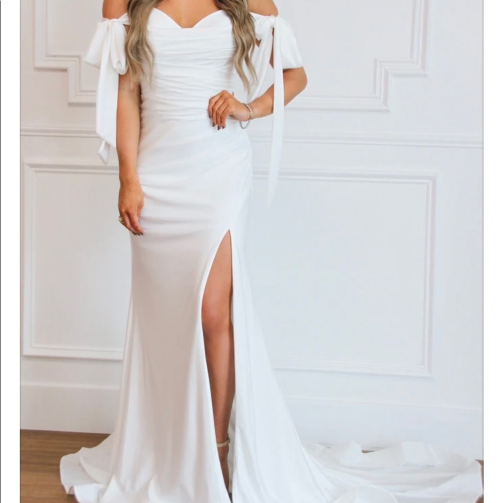 White Wedding/prom gown